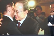 澳门李明博、朴槿惠给金文洙打气 鼓励其争取赢得韩国大选