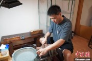 澳门成都“90后”小伙“十年磨一剑”：从爱好者到守艺人 传播中国文化